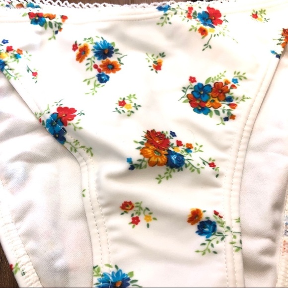 Agua Doce Cheeky Brazilian Bikini set small floral - Picture 3 of 9